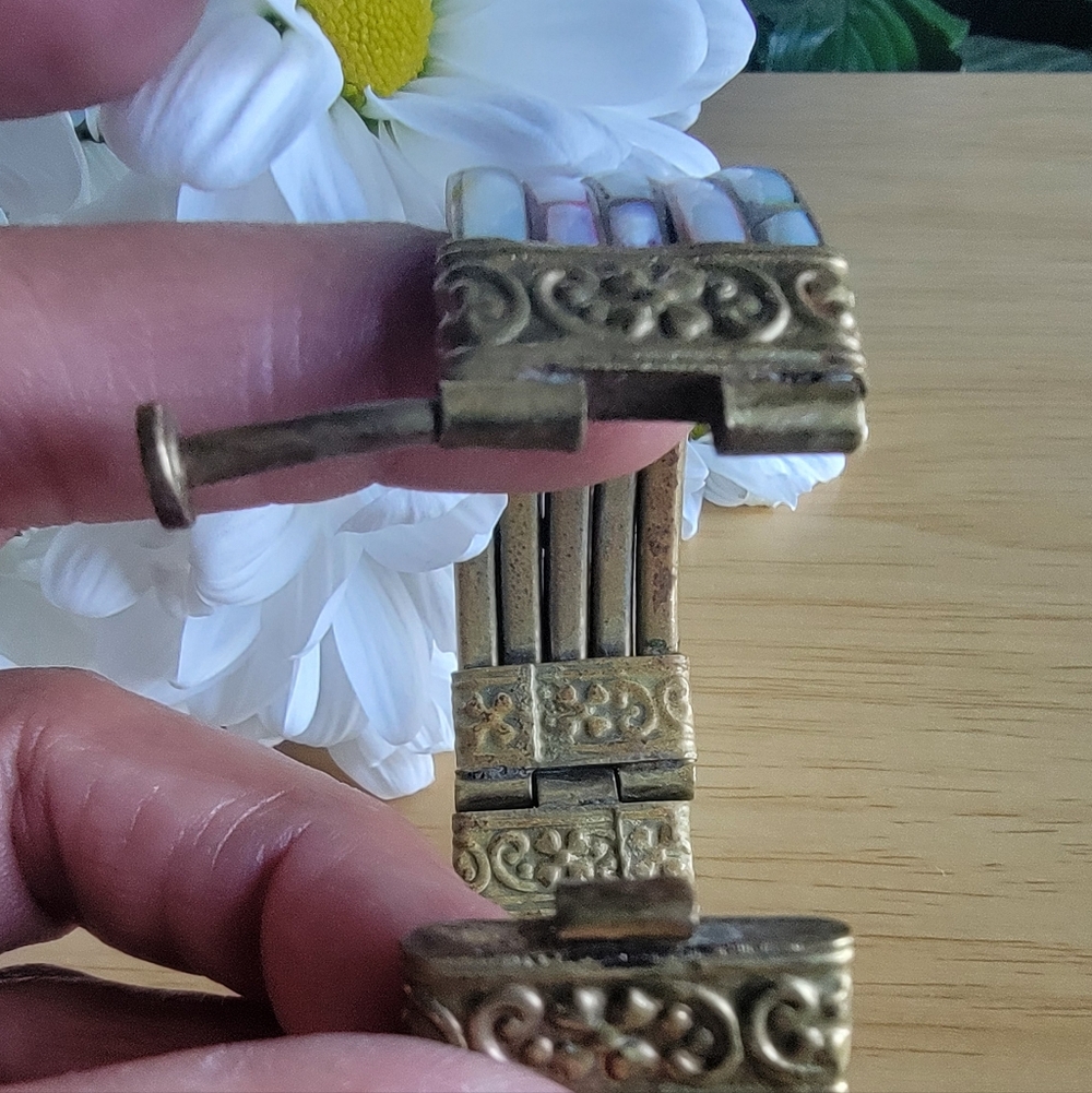 Vintage Elegant Brass and Mother of Pearl Bracelet - Picture 4 of 7